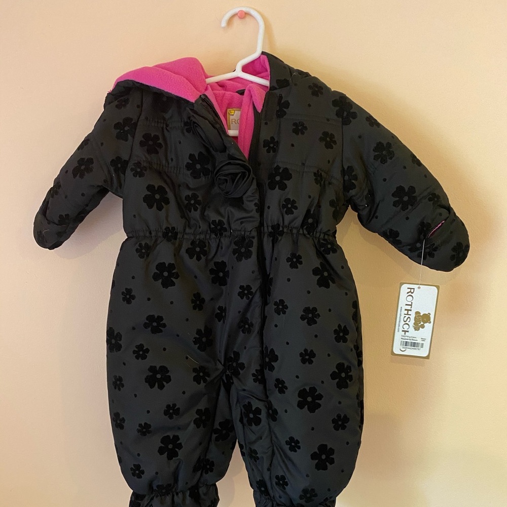 Beautiful and snuggly for snow ! Rothschild brand